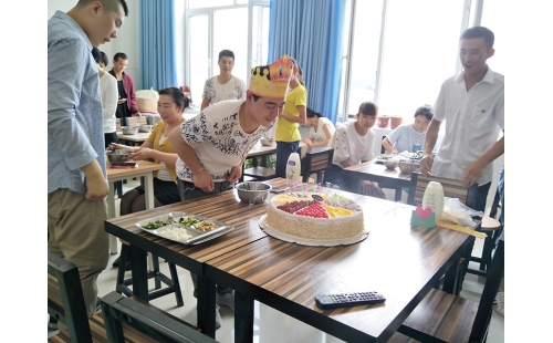 火紅六月，濃情生日會(huì)